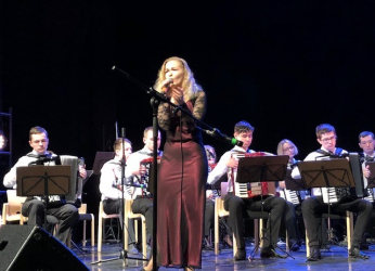 Madetojan musiikkilukion ja Pietarin Nuorten harmonikkaorkesterin yhteiskonsertista Oulussa toukokuussa 2019